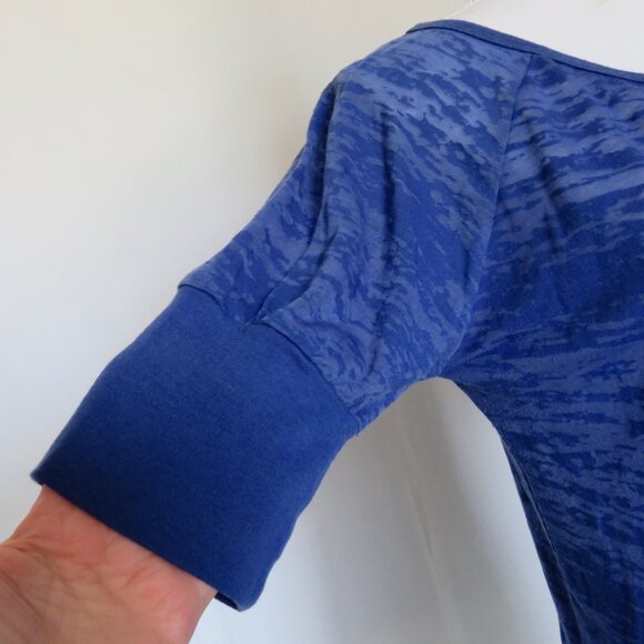 Touch by Alyssa Milano Cubs Mascot Embellished Crystals Women’s Knit top XL - Picture 3 of 9